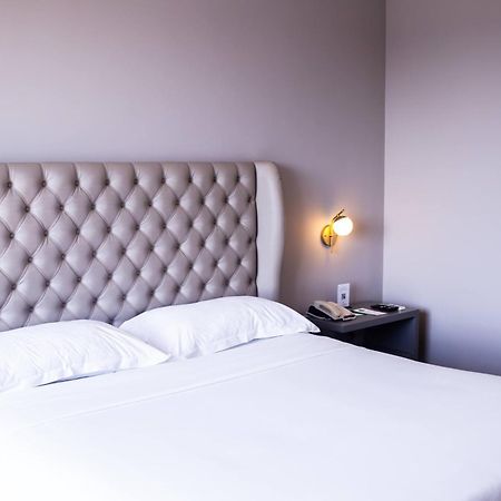 Ouro Minas Hotel Belo Horizonte, Dolce By Wyndham Exterior foto A bedroom at the hotel